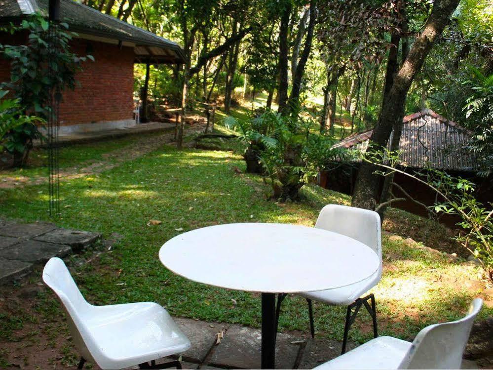 River Garden Resort Belihuloya Exteriör bild